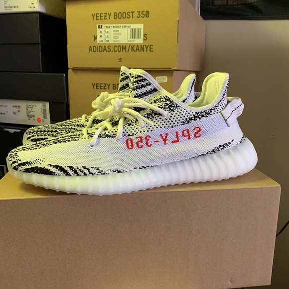 Yeezy Boost 350 V2 Zebra’s - Picture 2 of 5